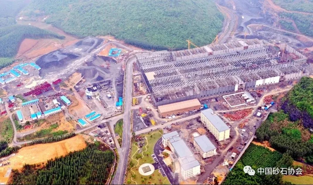 喜讯！广西新东运矿业荣获“参与脱贫攻坚先进民营企业”称号(图21)